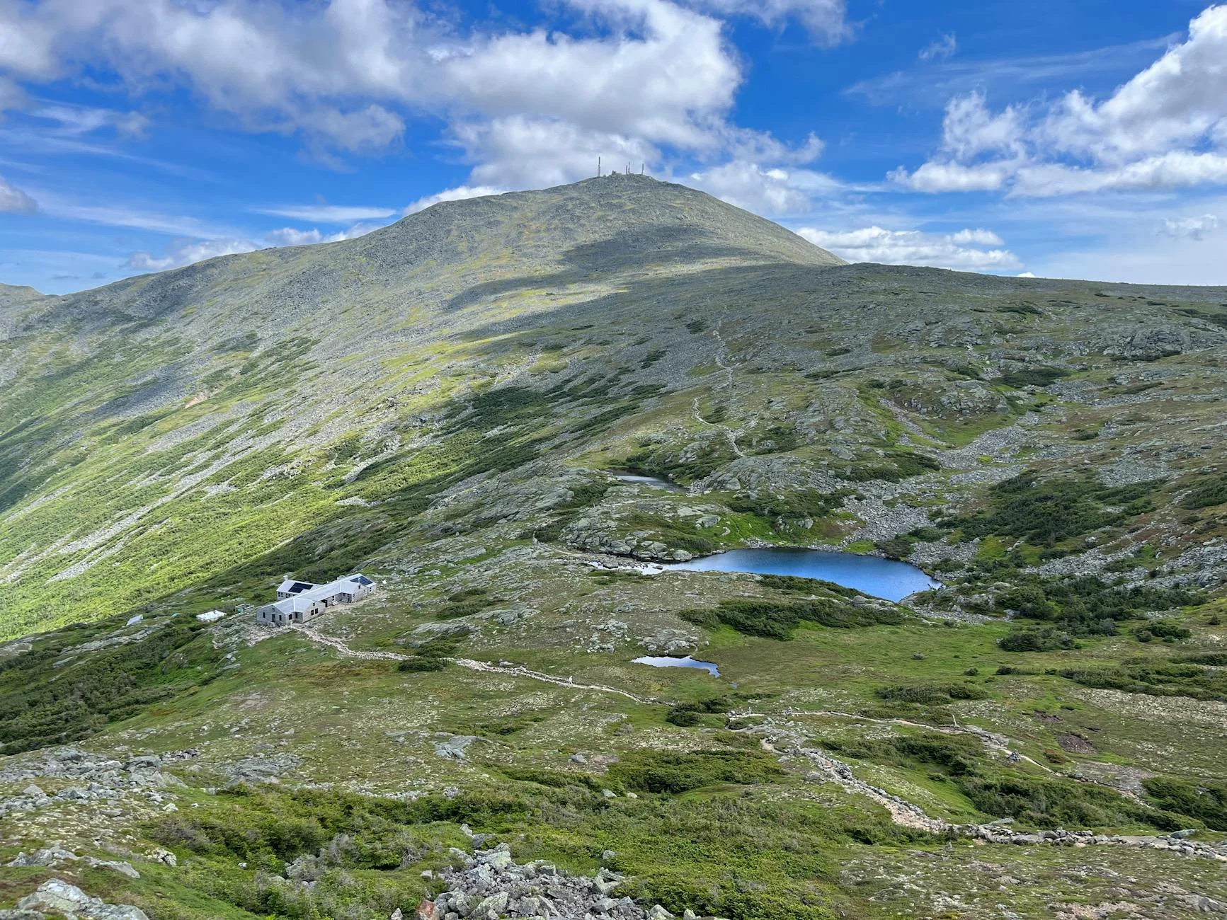 Mount Washington landscape with lush greenery